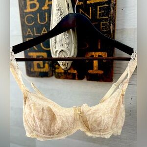 Victoria's Secret Cream Lace Bra